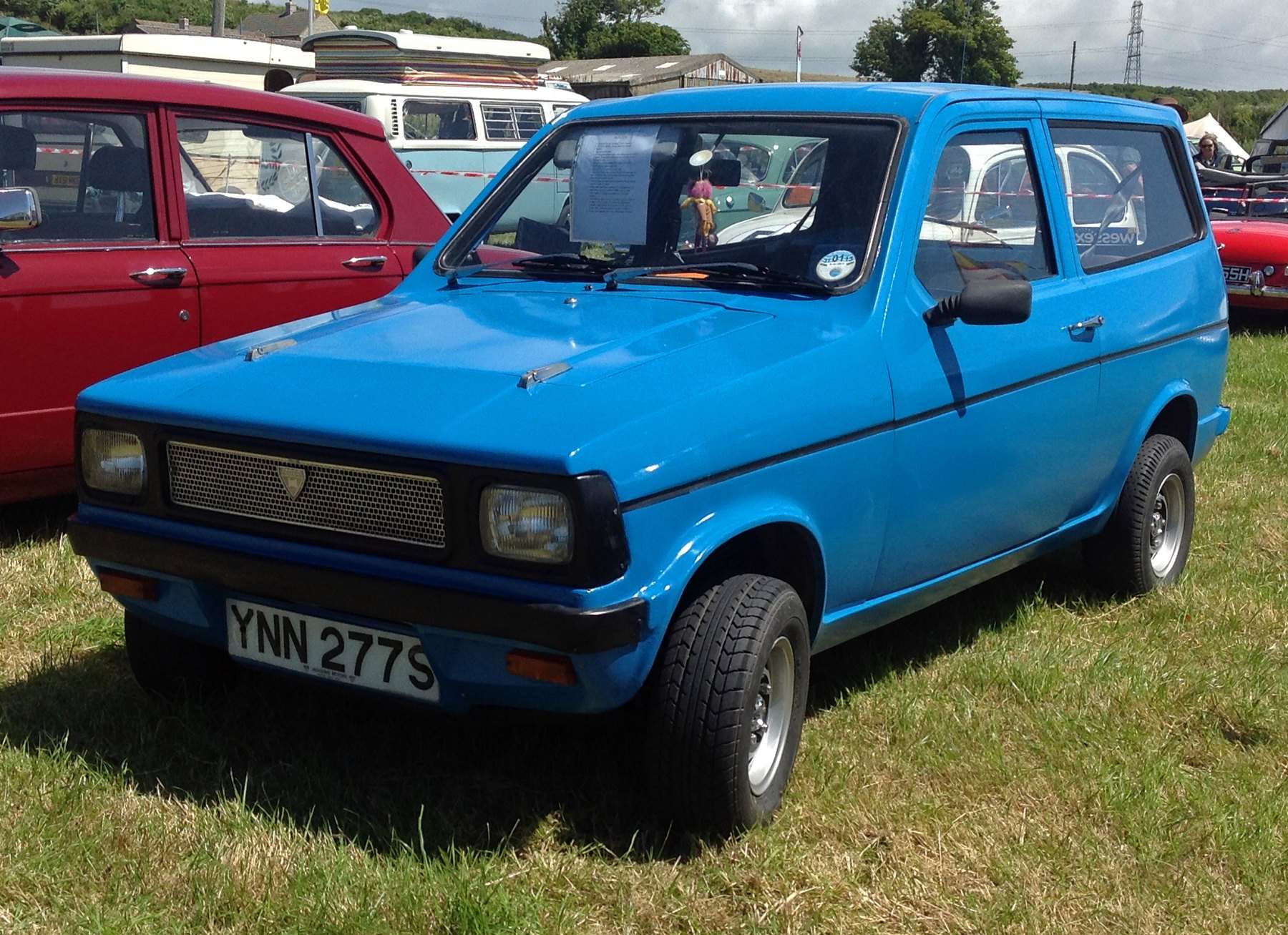 Blue Reliant Kitten DL front three-quarter view