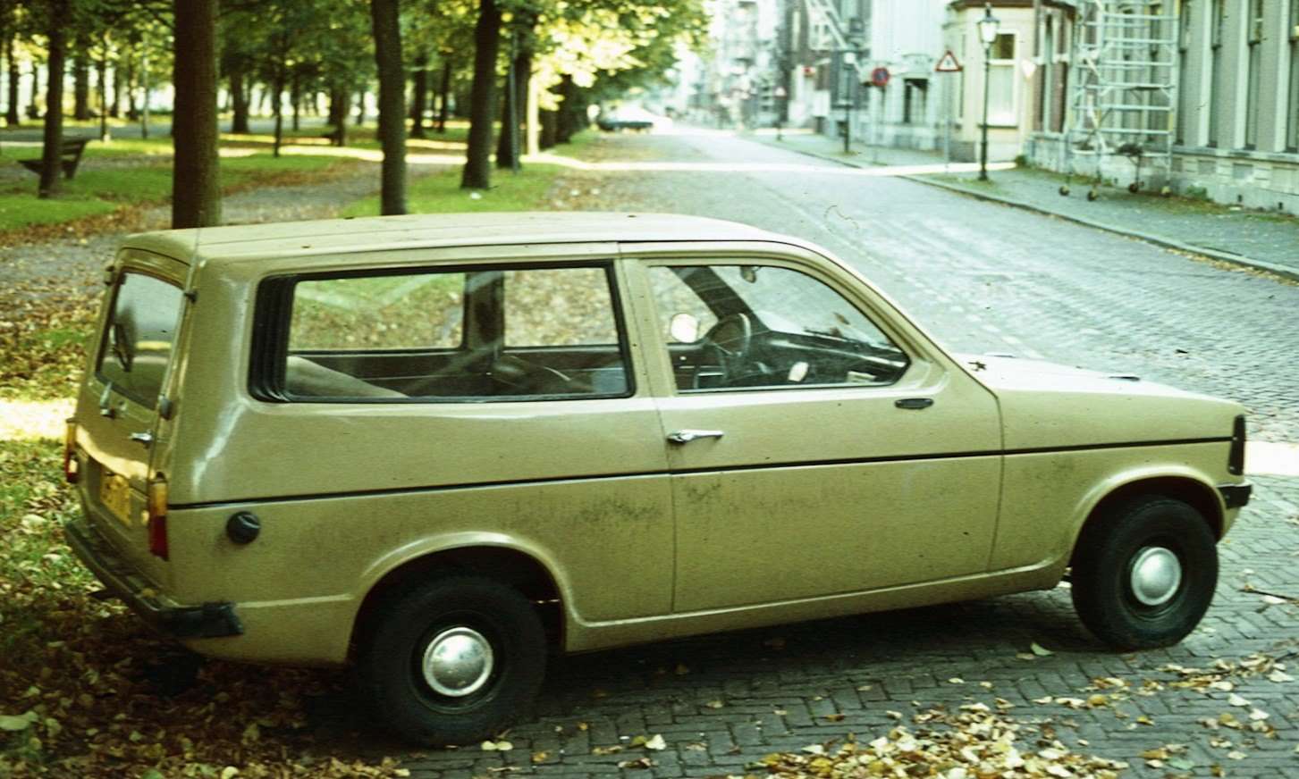 Green Reliant Kitten estate side view