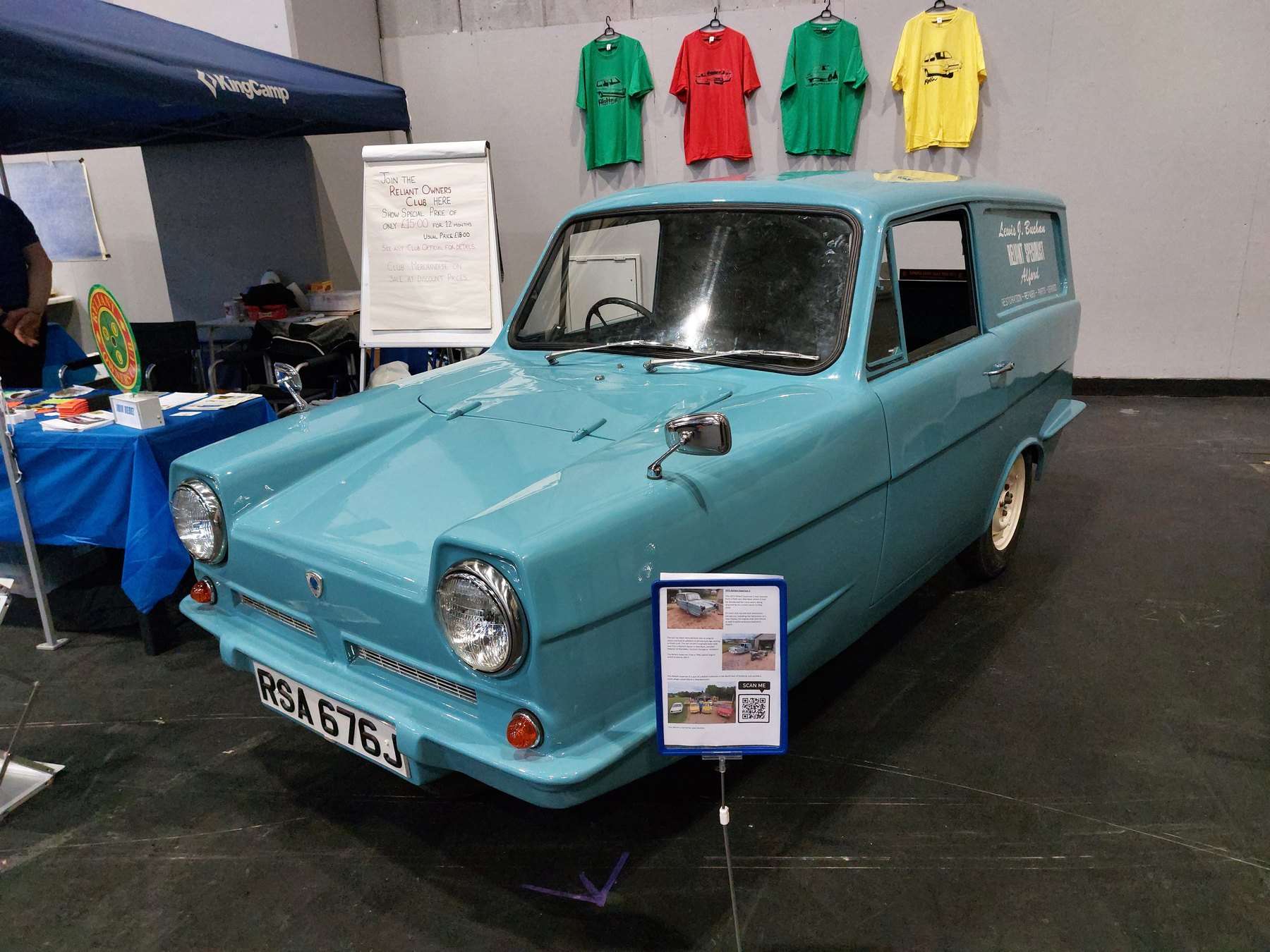 1971 Reliant Regal Supervan III front three-quarter view