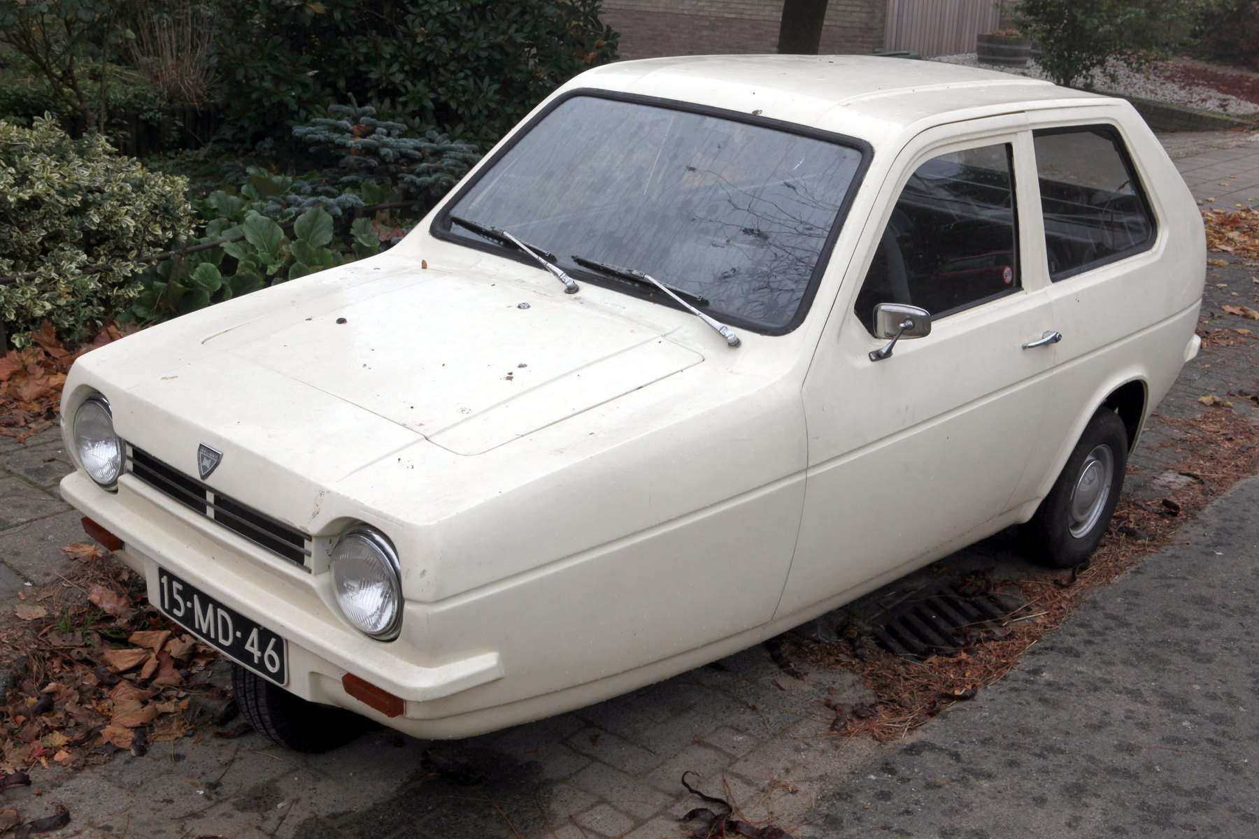 1970s Reliant Robin 850 front three-quarter view