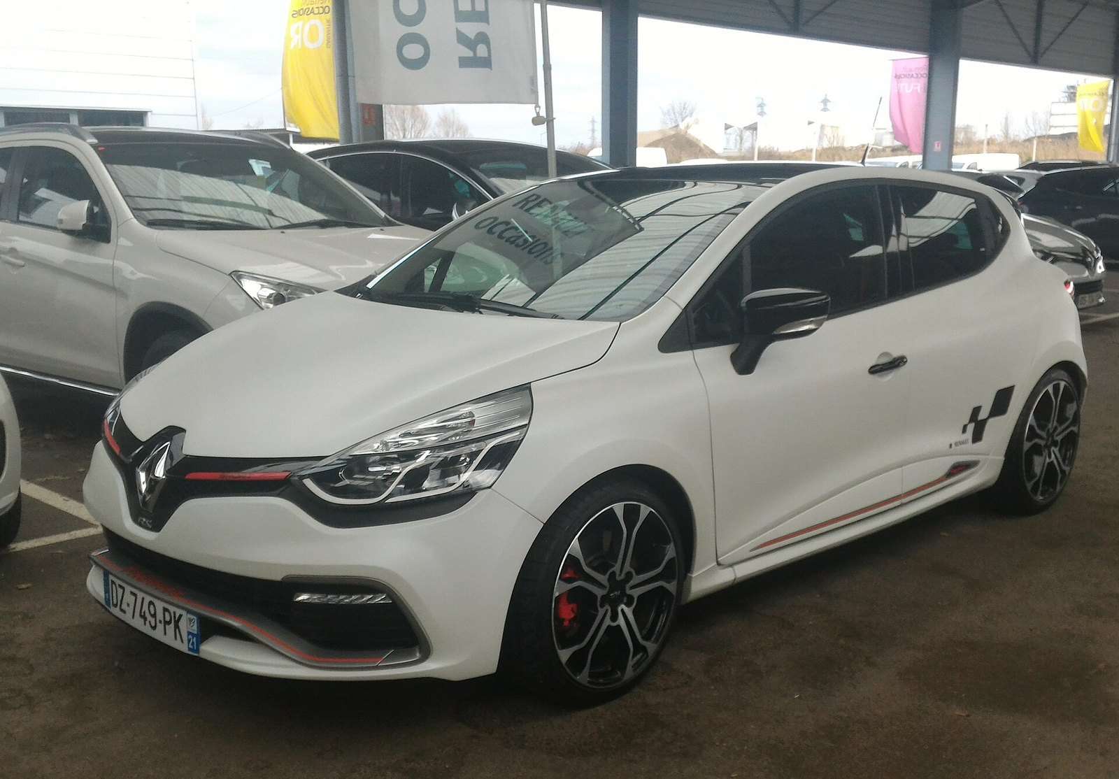 Renault Clio Renaultsport 220 Trophy side profile
