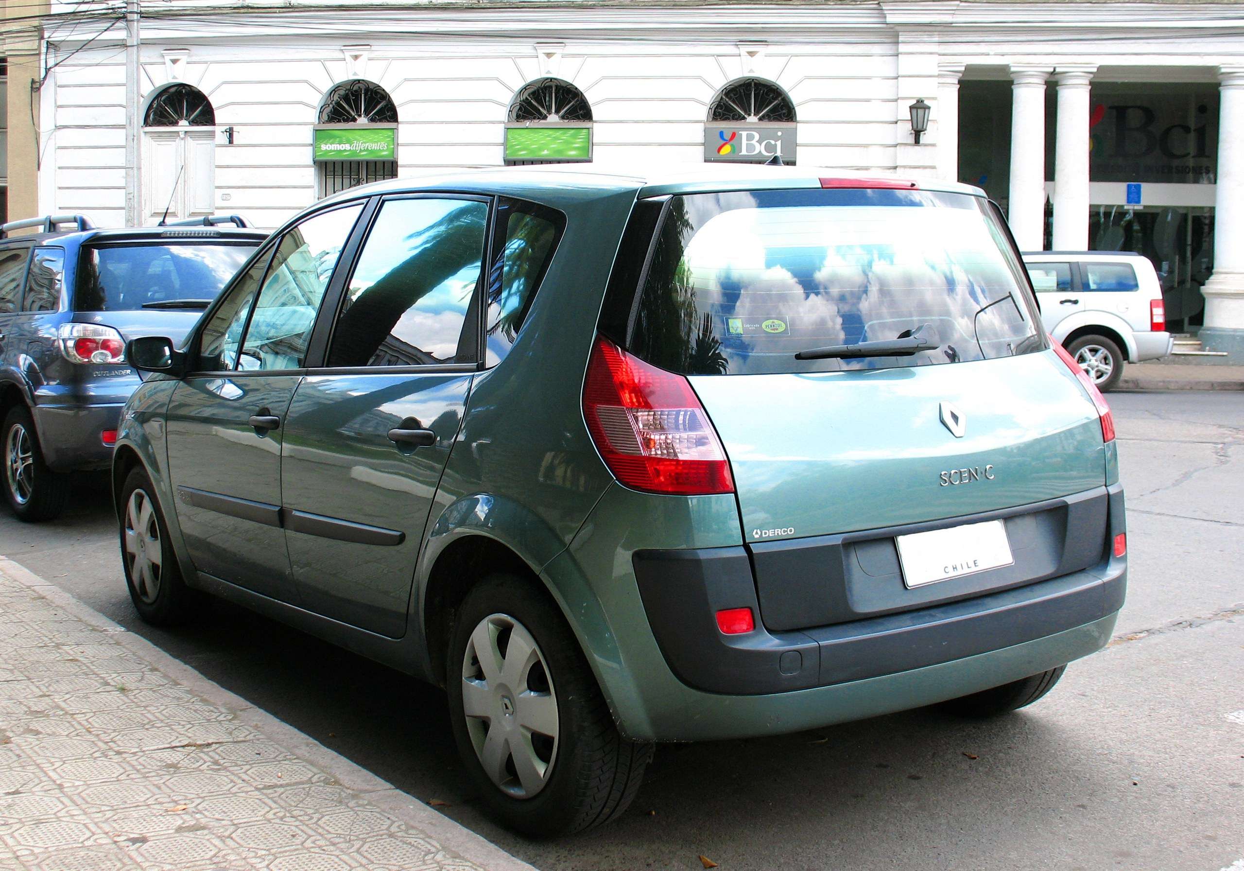 2005 Renault Scénic II 2.0 Expression, shown as a generation illustration