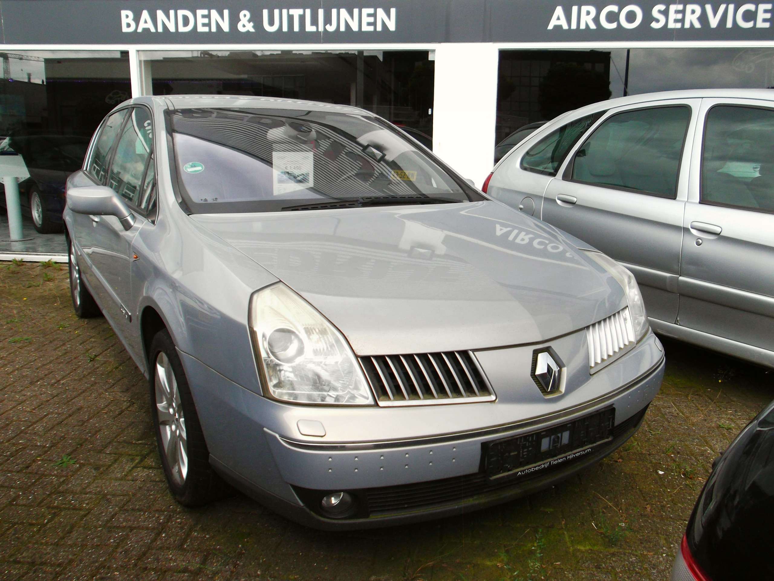 Renault Vel Satis Phase 1 3.5 V6 five-door hatchback