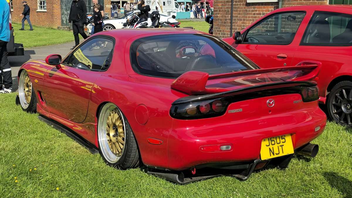 Mazda RX-7 FD front three-quarter view