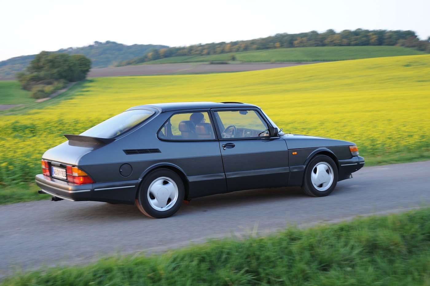 Saab 900 Turbo 16S side view