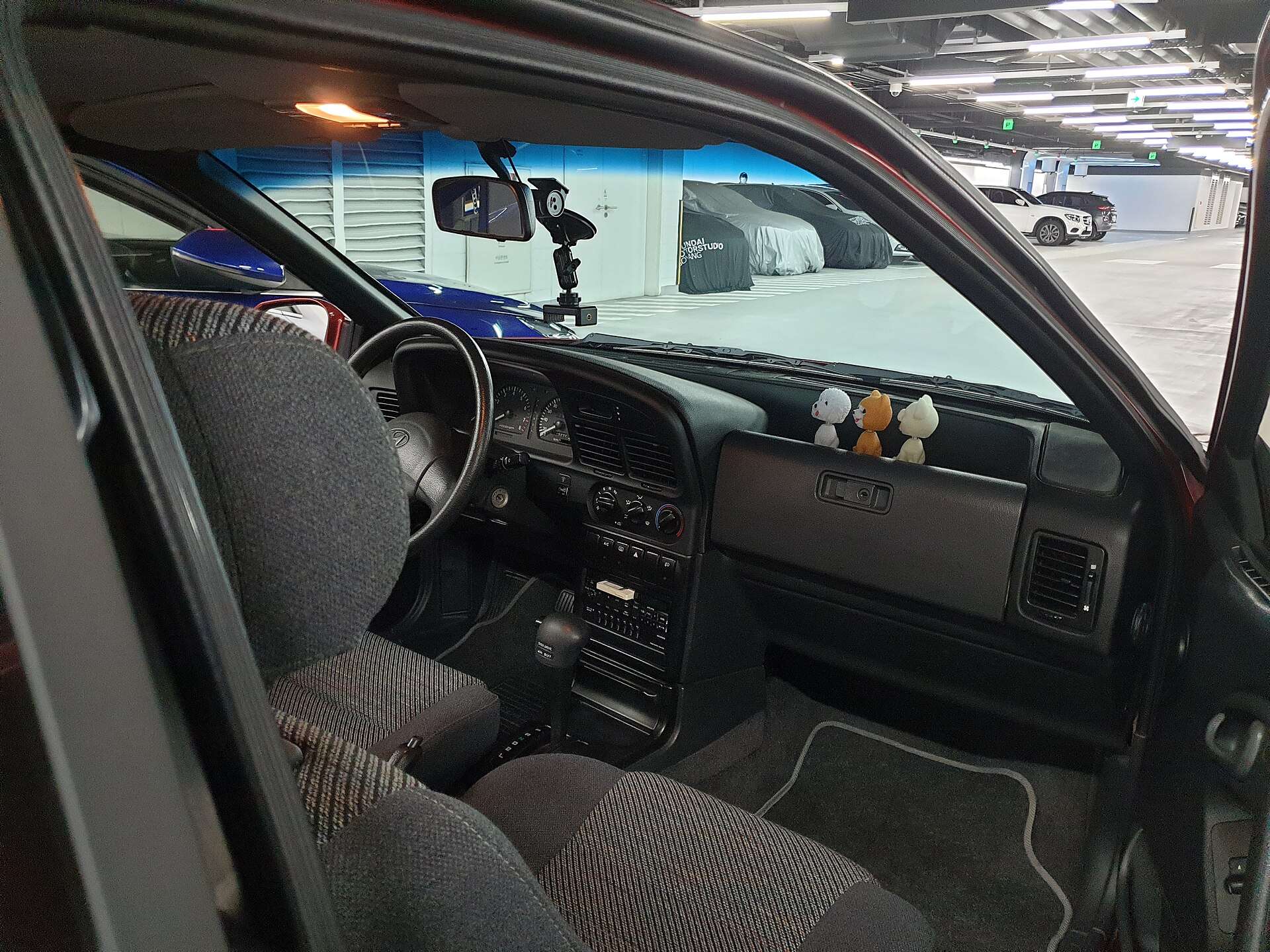 Hyundai Scoupé interior