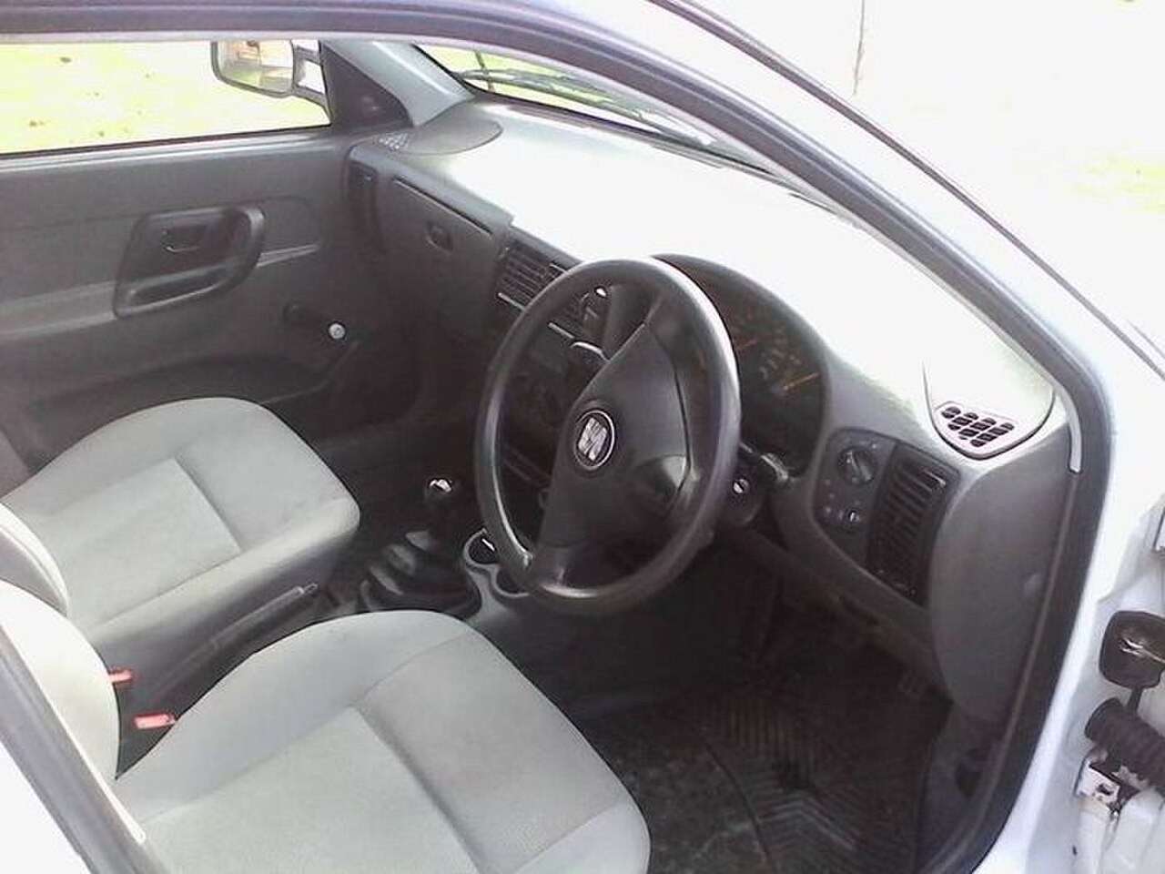 SEAT Inca dashboard and front cabin