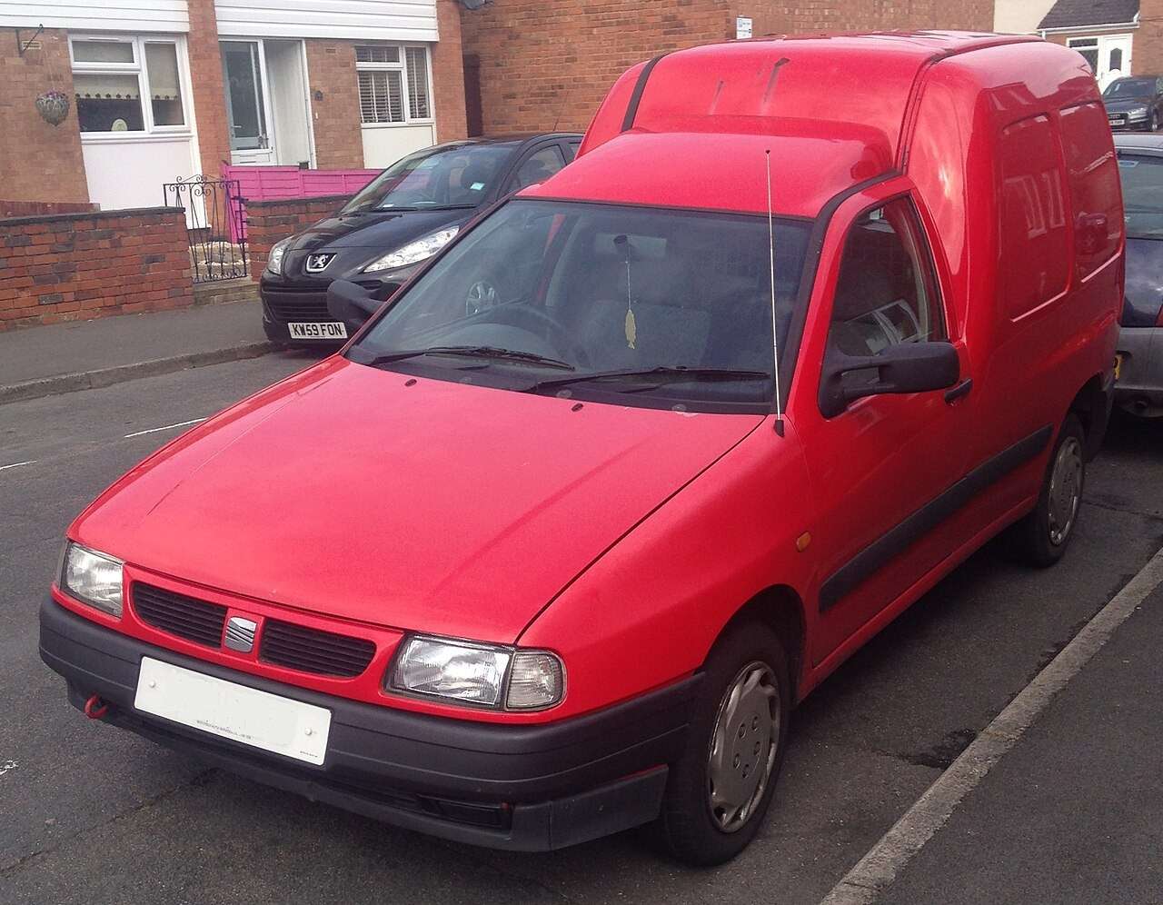 Red 2000 SEAT Inca SDI front three-quarter view