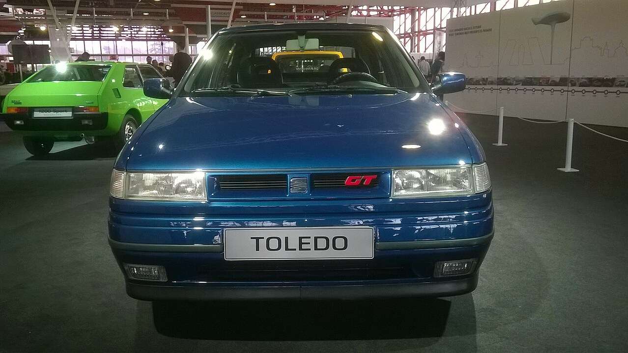 1995 SEAT Toledo GT front three-quarter view