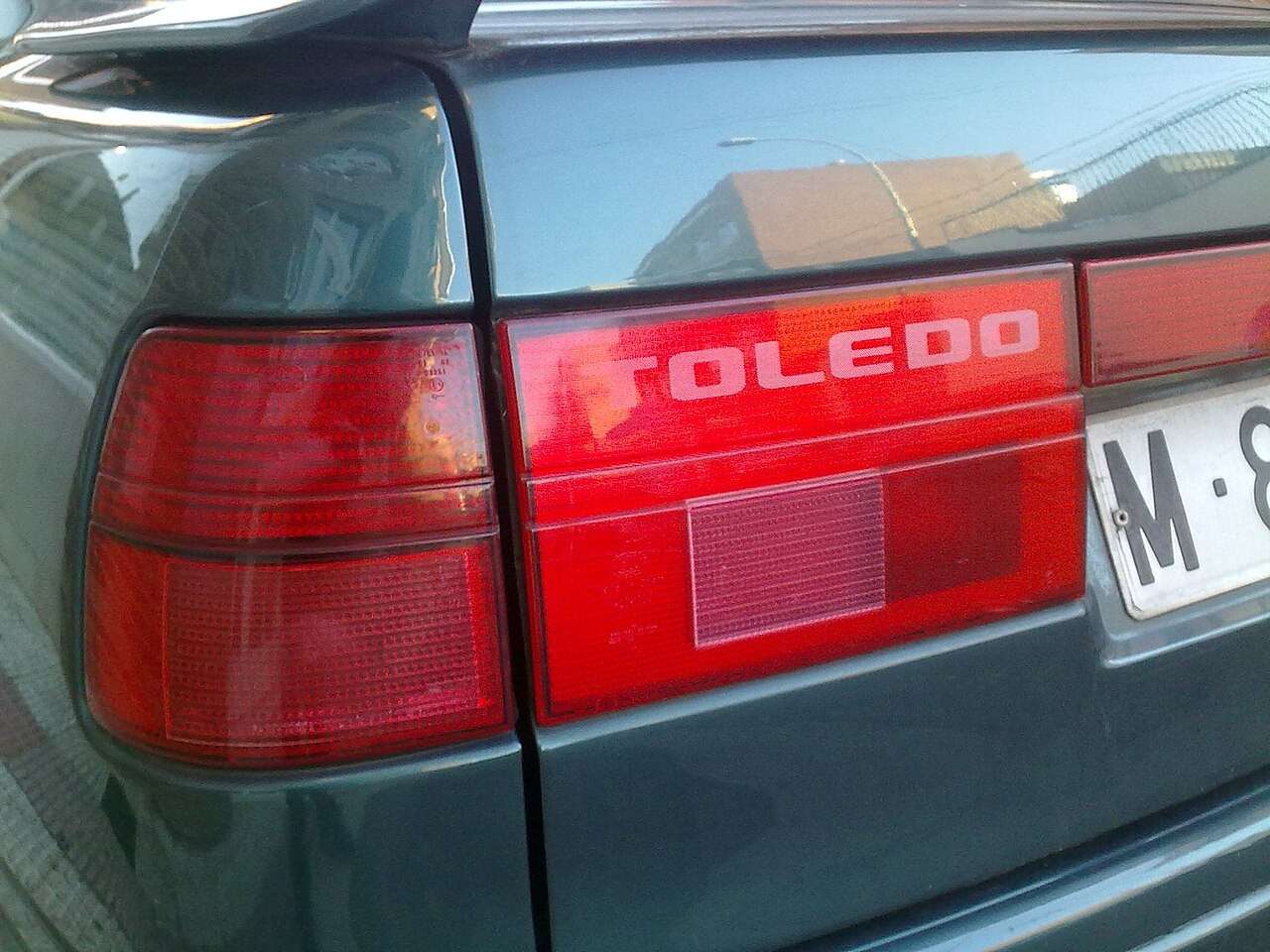 SEAT Toledo Mk1 headlamp used on GLX, GT and 2.0i 16V versions