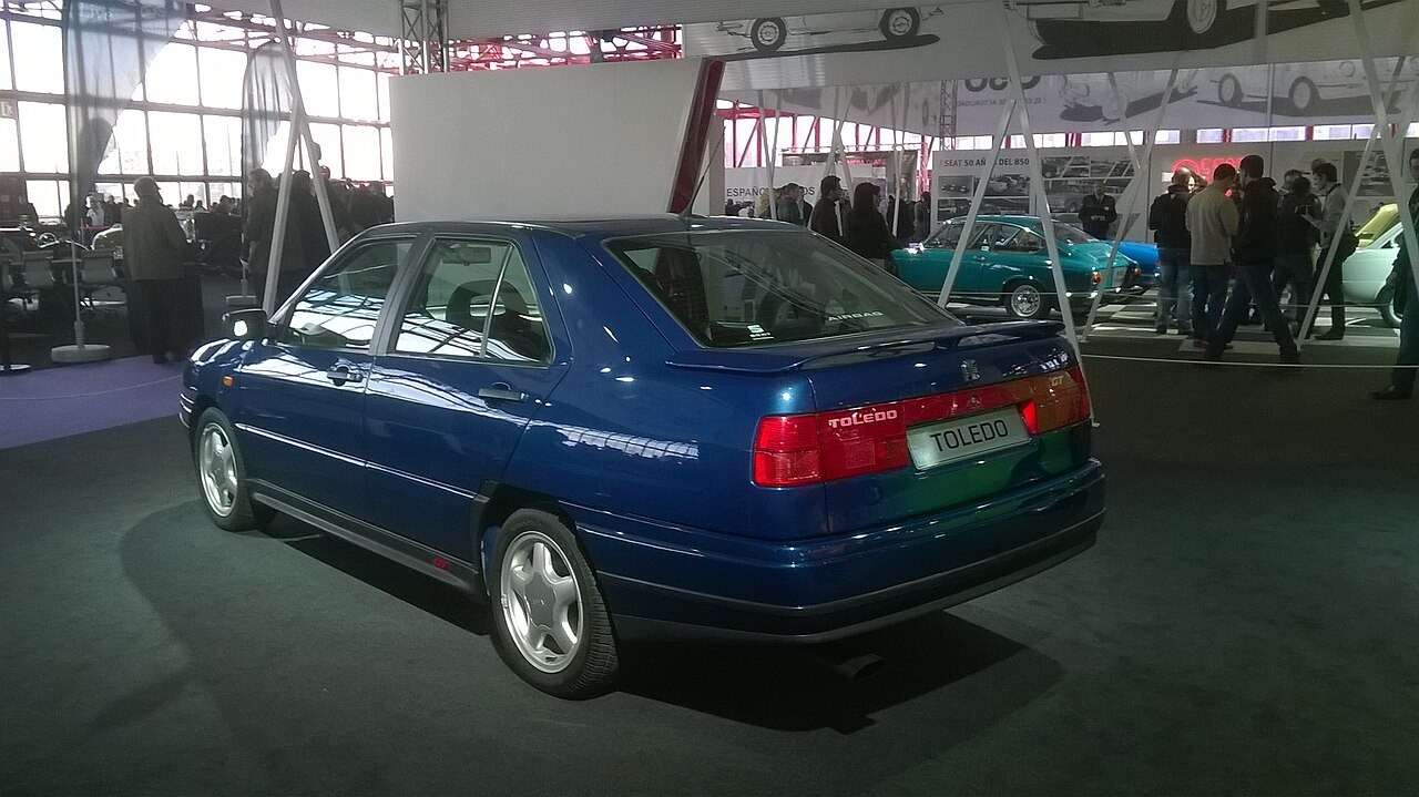 1995 SEAT Toledo GT side view