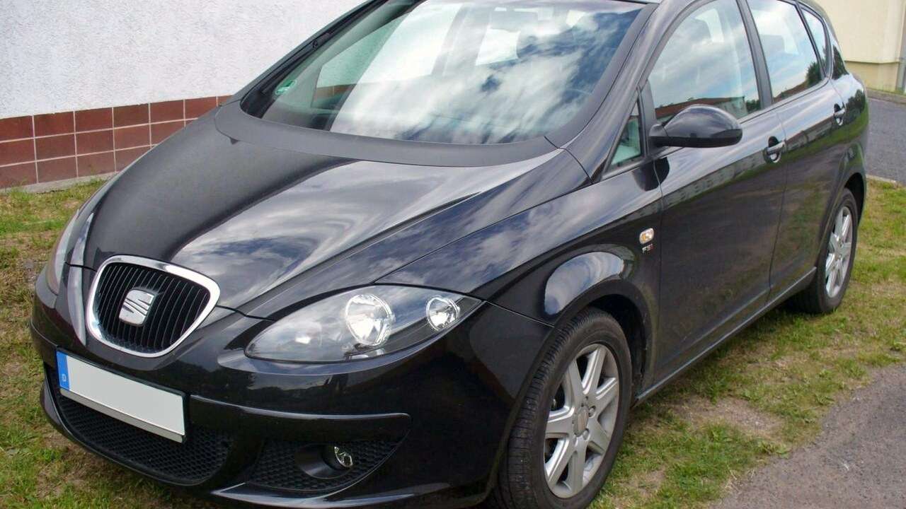 SEAT Toledo Mk3 2.0 FSI front three-quarter view