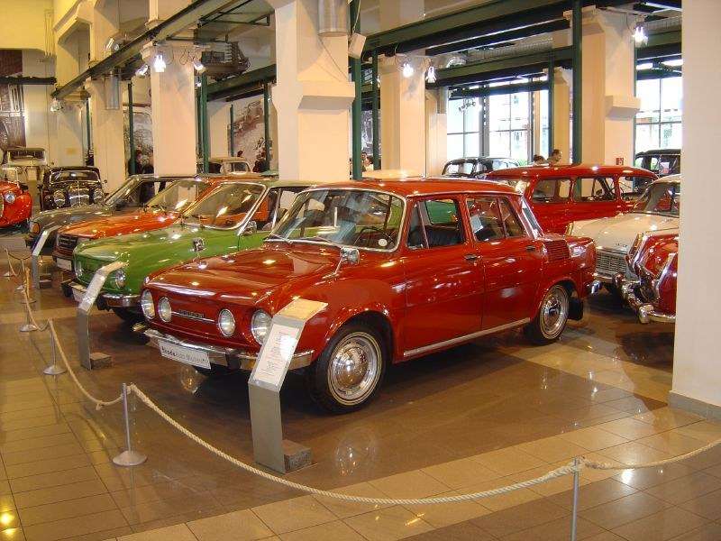 Red Škoda 110 LS