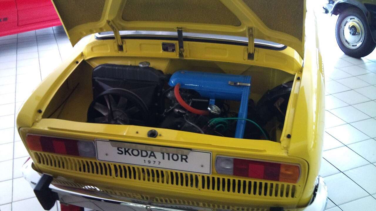 Rear-mounted Škoda 110 R engine