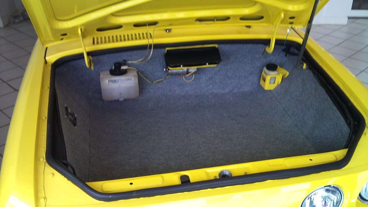 Škoda 110 R front luggage compartment