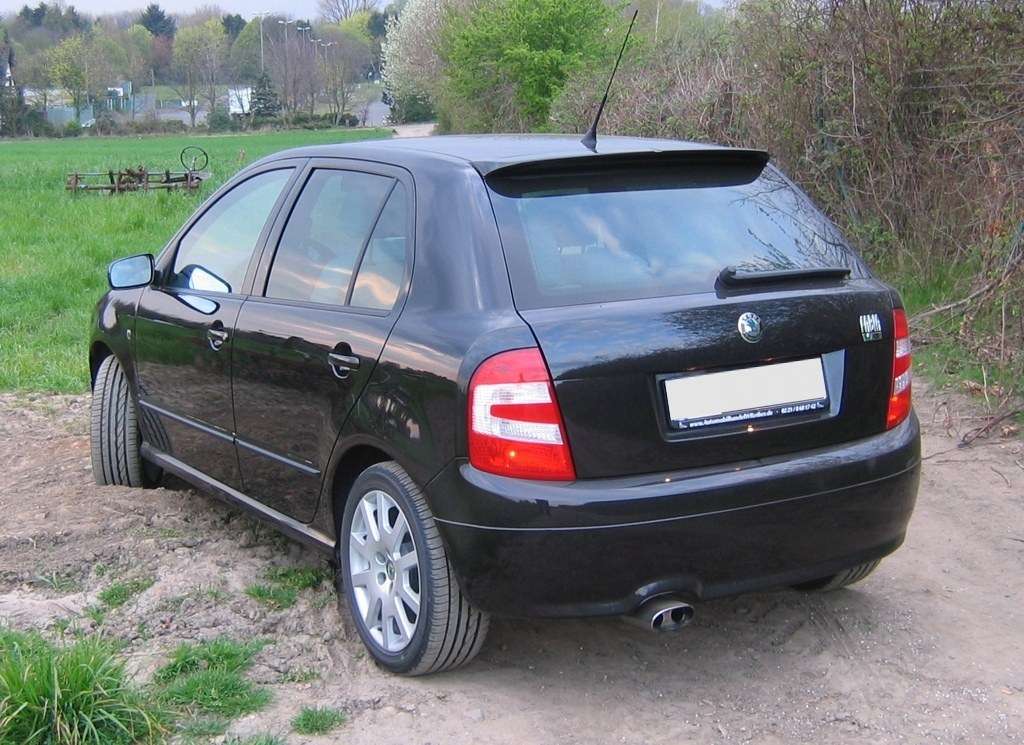 First-generation Škoda Fabia RS side profile