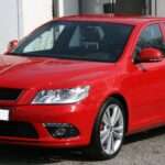 2011 Škoda Octavia vRS Mk2 front three-quarter view