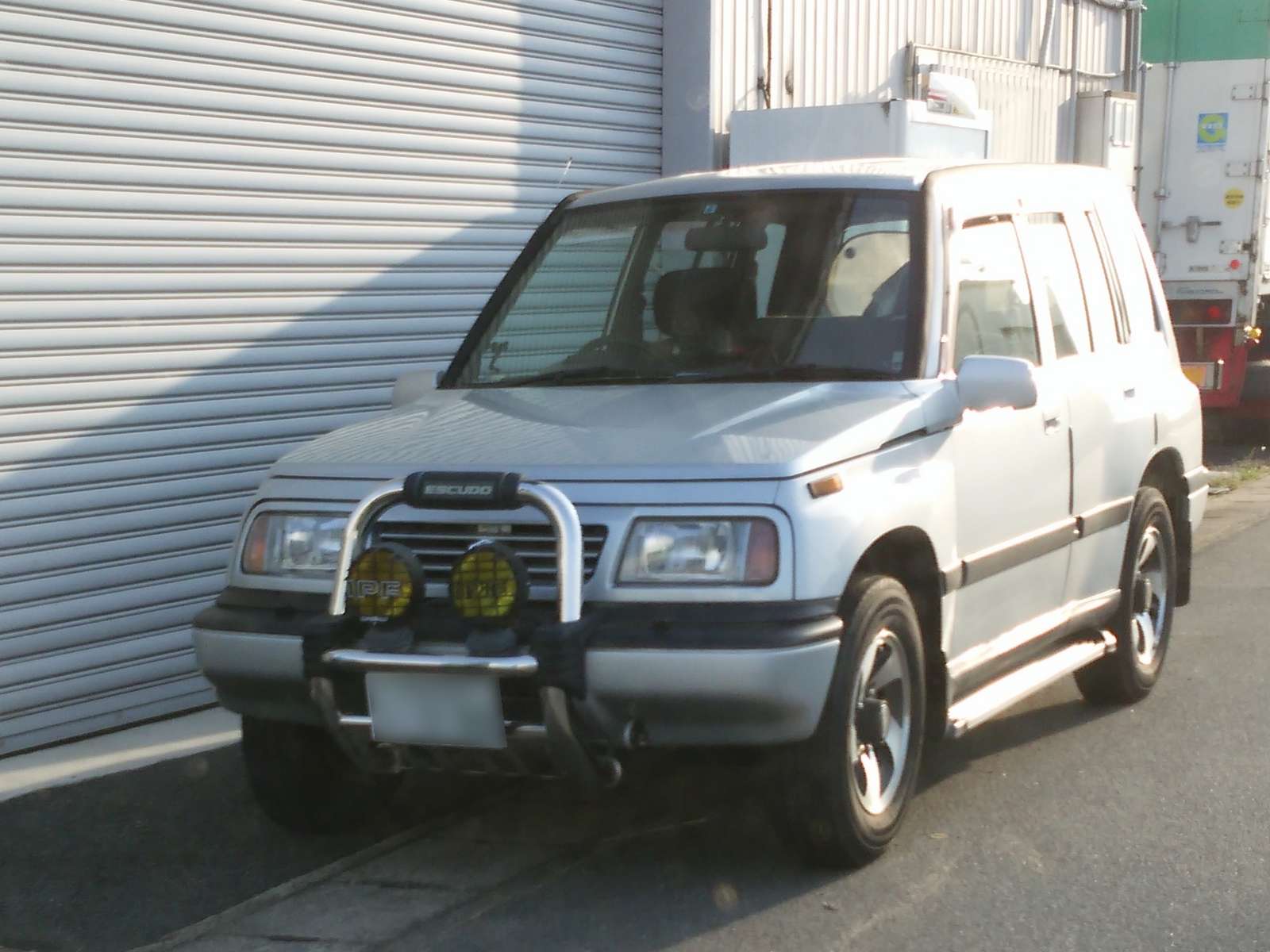 Five-door Suzuki Escudo Nomade front view