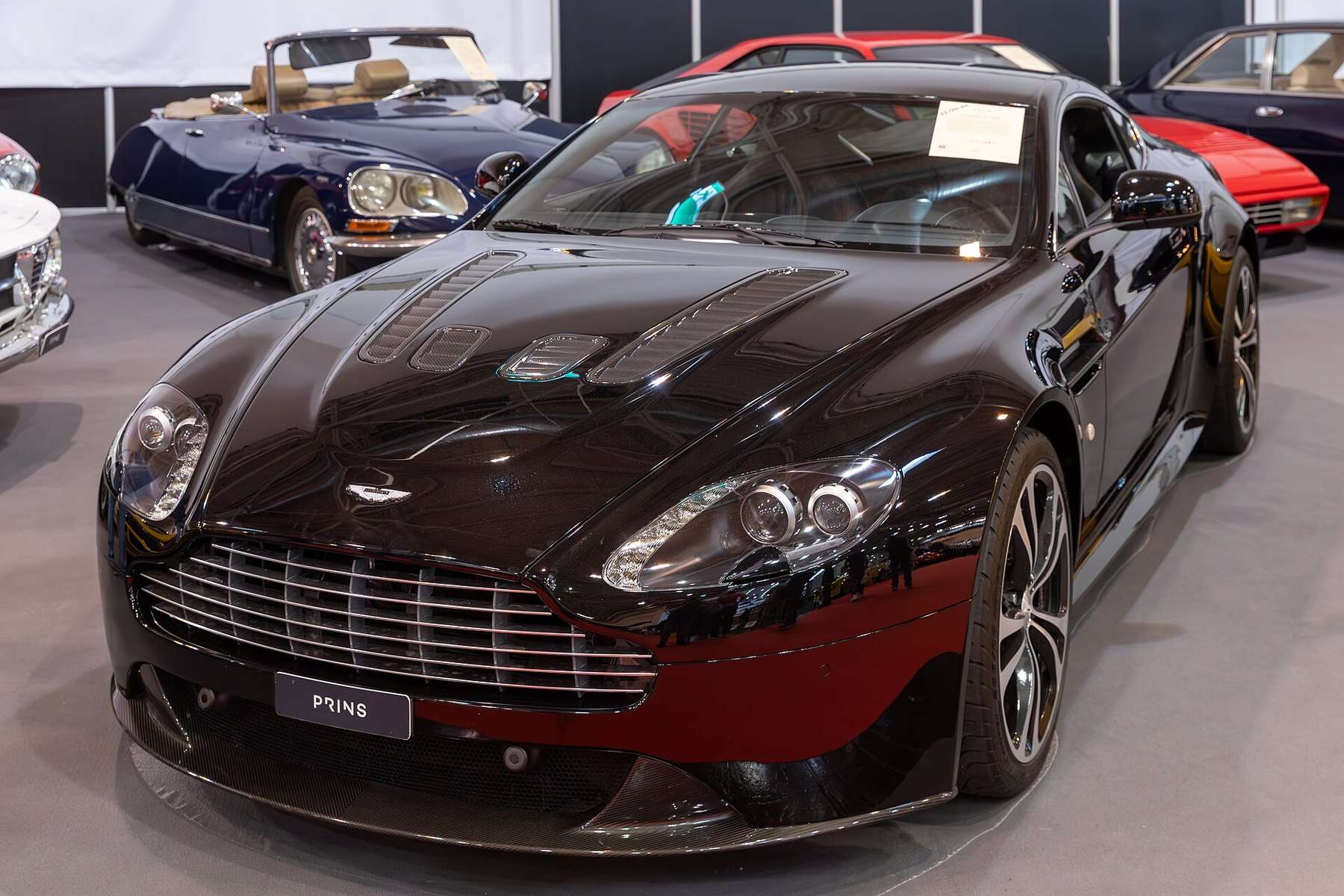 Aston Martin V12 Vantage coupé front three-quarter view