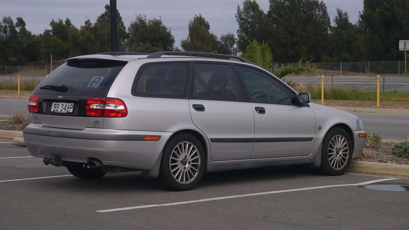 First-generation Volvo V40 2.0T rear view